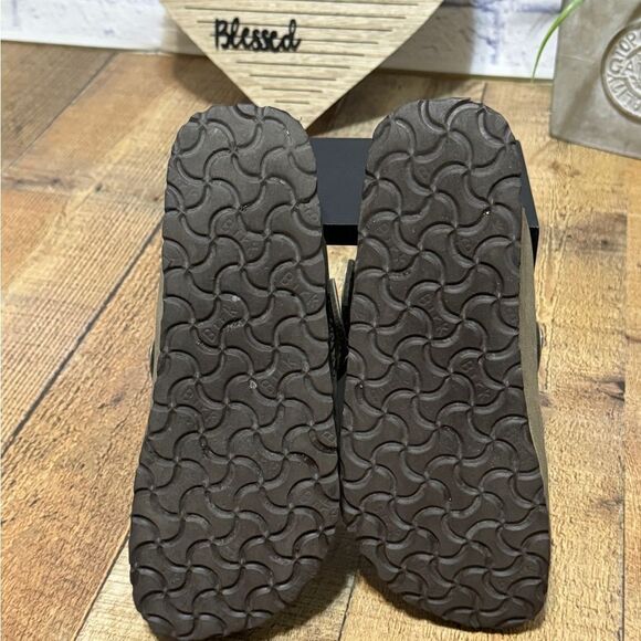 Birkenstock Birkis Boston
Suede Taupe clog ladies 7 mens 5 - Picture 5 of 13